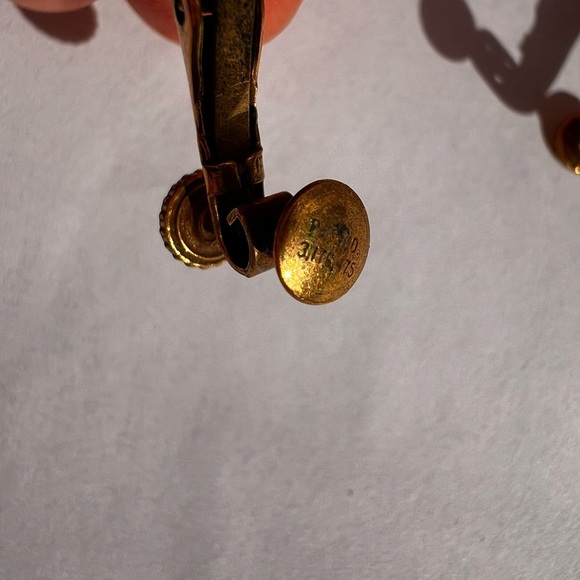 Carved pronged Vintage  Rose clip on earrings  Cream ivory Gold Floral Earrings - Picture 3 of 9